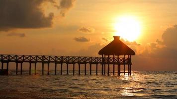 tramonto al resort tropicale video