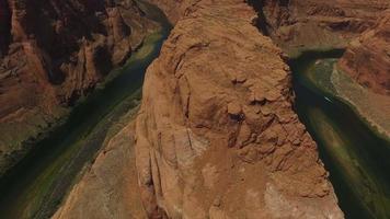 Vista aérea de la curva de herradura del Gran Cañón y el río Colorado, Arizona, Estados Unidos video
