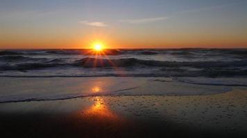 solnedgång vid stranden, Lincoln City, Oregon video