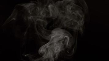 vapor no fundo preto em câmera lenta, filmado com phantom flex 4k a 1000 quadros por segundo