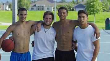 grupo de jogadores adolescentes de basquete video