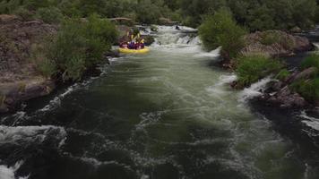 foto aérea de pessoas fazendo rafting no rio rouge, oregon video