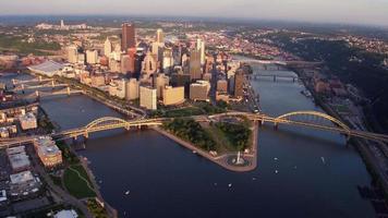 Flygfoto över Pittsburgh, Pennsylvania video