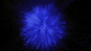 blaues Pulver explodiert auf schwarzem Hintergrund in Superzeitlupe, aufgenommen mit Phantom Flex 4k video