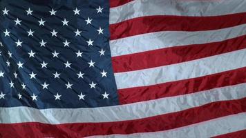 foto em câmera lenta da bandeira dos Estados Unidos da América balançando ao vento video