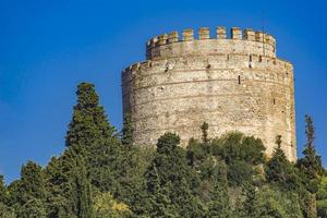 Castillo rumeliano en las orillas europeas del Bósforo en Estambul, Turquía