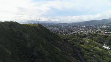 veduta aerea del cratere della testa di diamante, oahu, hawaii video