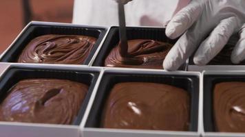 Making chocolate fudge at candy factory video