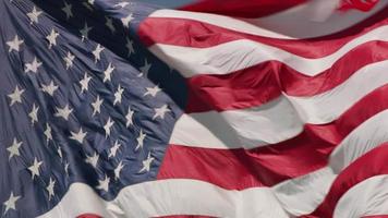 Primer plano de la bandera americana ondeando en el viento video