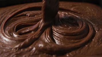 fare fondente al cioccolato alla fabbrica di caramelle video