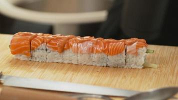 sushi flamberen in slow motion