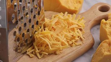 queso cheddar rallado video