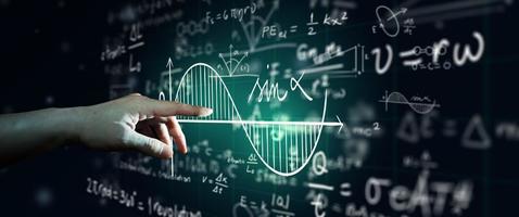 Mano en la fórmula de la ciencia y la ecuación matemática resumen de antecedentes de la pizarra negra educación matemática o química concepto de inteligencia artificial foto