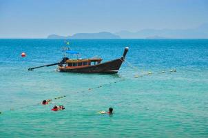 crucero playa tropical phuket tailandia mar de andaman foto