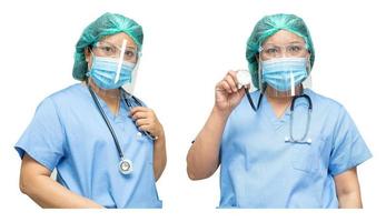 médico asiático con protector facial y traje de ppe nuevo normal foto