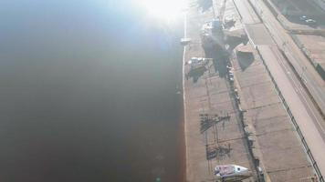 estación de embarcaciones o amarre para embarcaciones filmación aérea desde el dron video