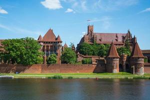 paisaje con castillo de malbork en polonia foto