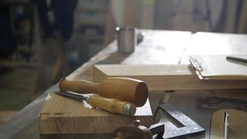 schrijnwerktafel met gereedschap video