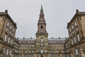 El edificio principal de christiansborg slot copenhague, dinamarca foto