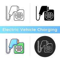 icono de conectores de carga ev. Llenado de combustible electromóvil. forma ecológica de transporte. uso de energía ecológica. combustible natural. Estilos lineales de color negro y rgb. ilustraciones vectoriales aisladas vector