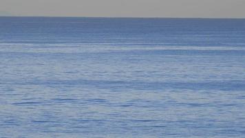 l'océan pacifique bleu paisible.
