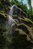 una cascada cerca de oslob en las filipinas foto