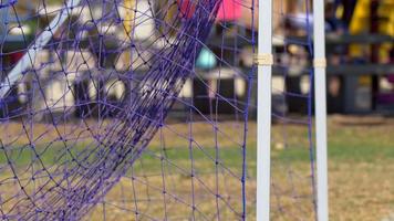 detaljer om ett nät och mål vid en fotbollsmatch.
