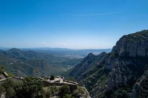 Vista sobre los Pirineos, cerca de Barcelona en España foto