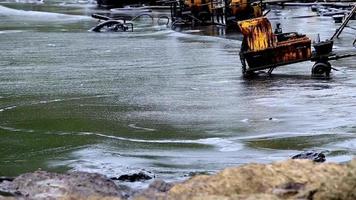 Derrame de petróleo Emergencia de Mauricio por derrame de petróleo de imágenes de video de un barco en tierra