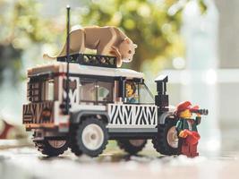 varsovia 2020 - minifiguras lego en safari foto