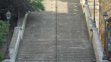escalier vide escalier dans une ville urbaine.