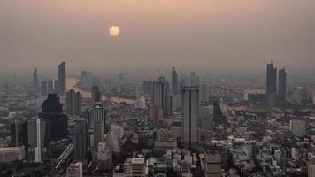 Vista aérea de la ciudad de Bangkok por la noche, Tailandia