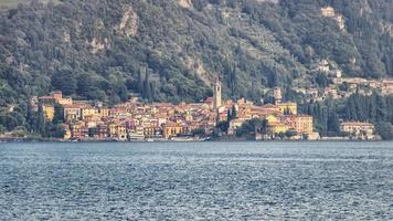 Varenna village en el lago de Como, Italia foto