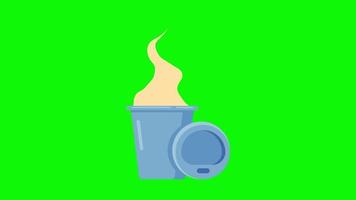 animation de tasse de café avec fumée de vapeur naturelle de café sur fond vert avec espace de copie, ralenti. concept de boisson au café chaud. video