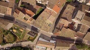 drone de voyage aérien vue de balazuc, sud de la france.