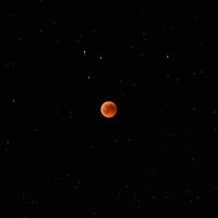 luna de sangre, astrofotografía, total, eclipse lunar completo en el cielo nocturno 27 de julio de 2018 foto