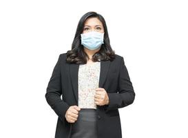 dama asiática con máscara nueva normal en la oficina para proteger la infección de seguridad coronavirus covid-19 con espacio de copia.