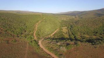 luchtfoto reizen drone uitzicht op oudtshoorn, westelijke kaap, zuid-afrika.