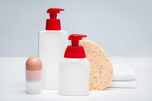 conjunto de productos para el cuidado del cuerpo. concepto de higiene corporal. Bosquejo