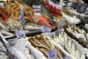 mercado de pescado en nápoles foto