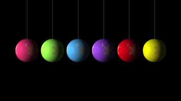 definir uma animação realista em loop das bolas multicoloridas de Natal e ano novo com um floco de neve dourado e o texto 2020. decoração rotativa em fundo branco video