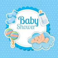 Tarjeta de Baby Shower con lindo niño y decoración. vector