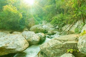cascada de mae sa en tailandia