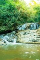 cascada de mae sa en tailandia