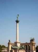 Plaza de los héroes en Budapest, Hungría foto