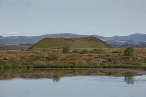 pseudo cráter cerca de skutustadir y el lago myvatn, Islandia foto