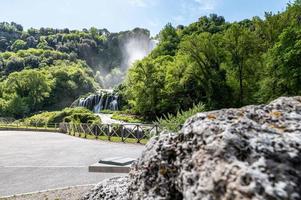 cascada de marmore abierta a pleno flujo foto