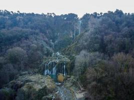 cascada de marmore en la provincia de terni foto