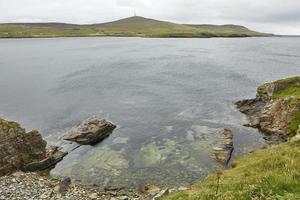 Vista costera en Lerwick, Islas Shetland, Escocia foto