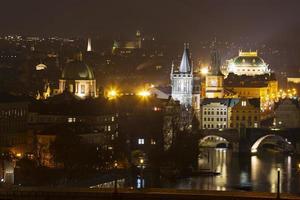 vista de praga en la noche foto